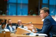 Valdis Dombrovskis: si sta lavorando per la regolarizzazione delle valute digitali - Dombrovskis 236x157