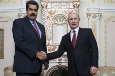 Maduro vuole utilizzare le criptovalute per pagare il suo debito - Maduro e Putin 236x157