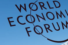 Perché il World Economic Forum mira ad una "carta dei diritti" blockchain - 1421773741 davos 236x157