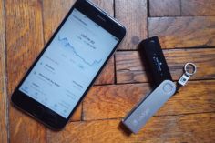 Un aperçu du nouveau portefeuille Ledger Nano X Un aperçu du nouveau portefeuille Ledger Nano X - 1 tejIbAhVuwAiNRPioxecWg 236x157