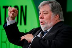 Il co-fondatore di Apple, Steve Wozniak, fa causa a YouTube per le truffe tramite Giveaway Bitcoin - 5c77b7fa2628982c7e377442 236x157
