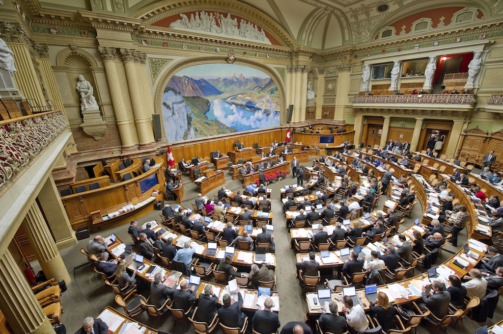 Il governo svizzero si muove per incoraggiare l’utilizzo delle criptovalute - Parlamento svizzero
