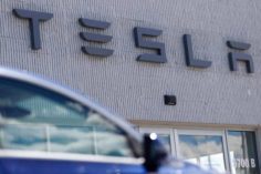 Tesla supera a Toyota y se convierte en el fabricante de automóviles más valioso del mundo Tesla supera Toyota e diventa la casa automobilistica più preziosa del mondo - tesla 236x157
