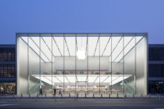 Le azioni Apple raggiungono prezzi record sopra i 500 $ prima dell’atteso frazionamento di fine agosto - apple store 236x157