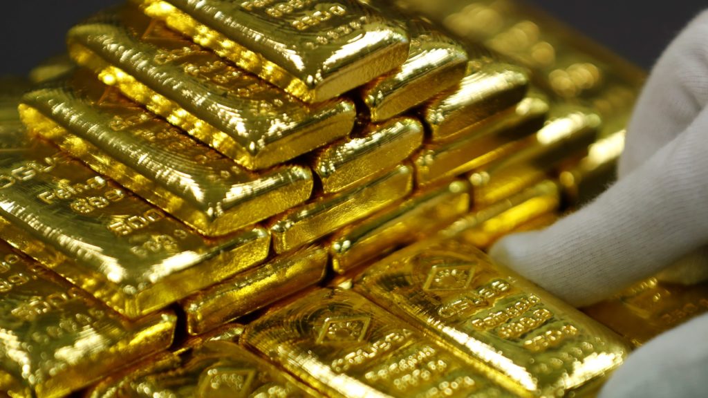 Società quotata al Nasdaq citata in giudizio per aver sostenuto prestiti da 2 miliardi di dollari con 83 tonnellate di oro falso - fake gold 1024x576