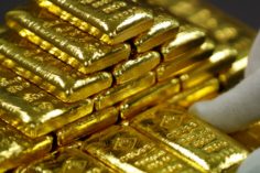 Società quotata al Nasdaq citata in giudizio per aver sostenuto prestiti da 2 miliardi di dollari con 83 tonnellate di oro falso - fake gold 236x157
