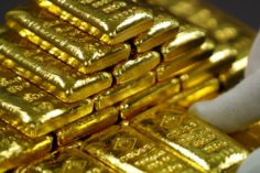 fake_gold-236x157 Società quotata al Nasdaq citata in giudizio per aver sostenuto prestiti da 2 miliardi di dollari con 83 tonnellate di oro falso  