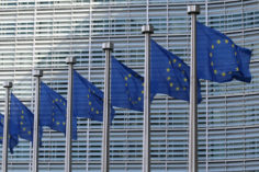 La Commissione Europea propone una nuova “European e-identity” per transazioni online più sicure - European Commission 1 236x157