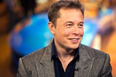 Elon Musk si prepara ad incassare altri 3 miliardi di dollari mentre Tesla raggiunge un nuovo traguardo - Cew di Tesla 236x157