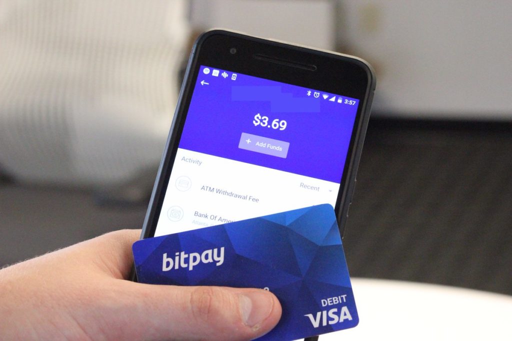 La startup cripto BitPay fa richiesta per diventare una banca statunitense regolamentata a livello federale - bitpay card mobile app 1024x683