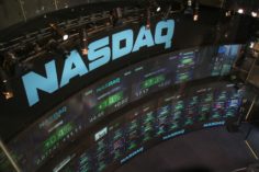 Cosa significa per le criptovalute il fatto che Coinbase venga quotato in borsa - NASDAQ stock market 236x157