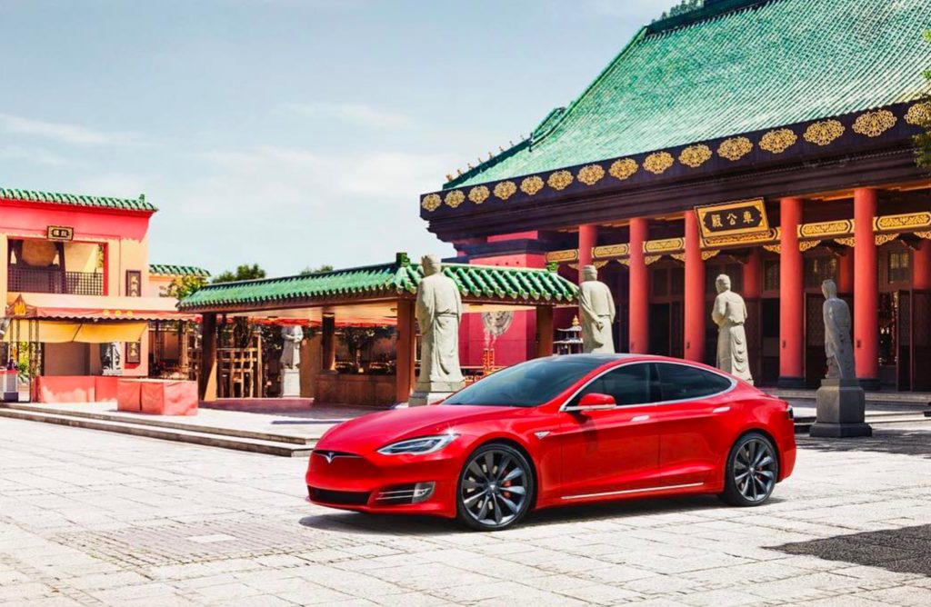 Le istituzioni cinesi stavano interrogando Tesla su alcuni problemi di qualità riscontrati nei veicoli. Poi l’annuncio su Bitcoin - red tesla model s china 1024x668