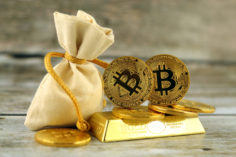 Il Bitcoin sta sostituendo l'oro nei portafogli degli investitori - bitcoin gold 236x157