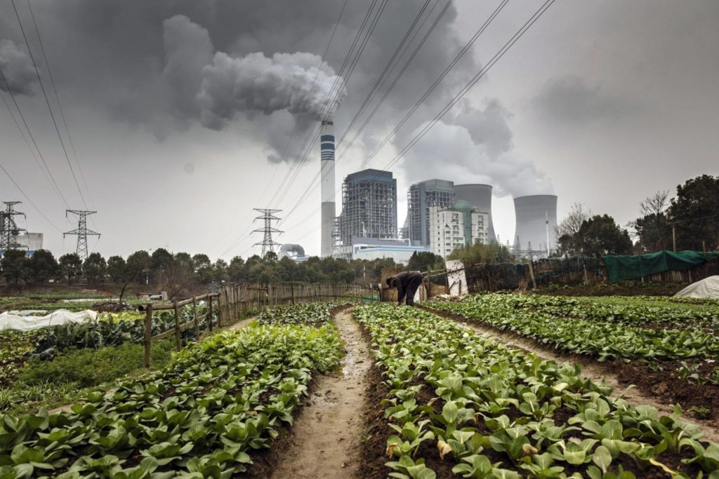 Gli obiettivi climatici della Cina potrebbero subire una frenata a causa del Bitcoin - China climate change 1024x683