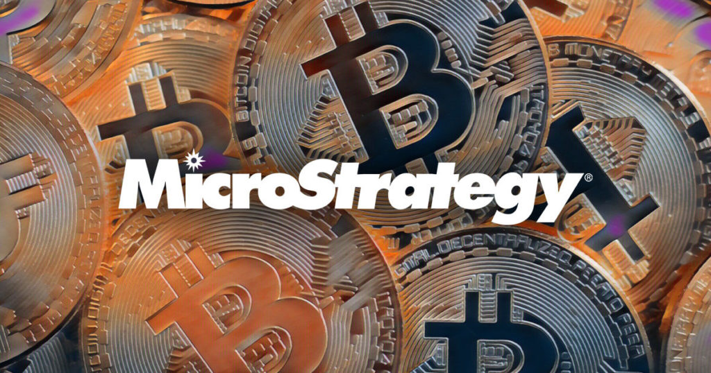 MicroStrategy continua ad accumulare Bitcoin, acquistandone altri per un valore di 15 milioni di dollari - microstrategy bitcoin 1024x538
