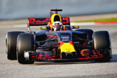 Il team di Formula 1 Red Bull Racing utilizzerà Tezos per il primo lancio di un NFT - redbull rb13 2017 4 1024x683 1 236x157