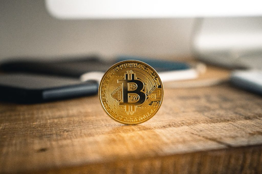 Eszteri Dániel: Egy Bitcoinnal elkövetett vagyon elleni bűncselekmény
