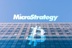 MicroStrategy venderà 400 milioni di dollari in obbligazioni per acquistare Bitcoin  - microstrategy bitcoin 1 236x157