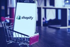 Shopify consente ai commercianti di vendere NFT direttamente sulla sua piattaforma - shopify crypto payments gID 1 236x157