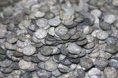 Viking Silver rappresenta una versione analogica di 1.000 anni di Bitcoin trovata sull'isola di Man - old silver viking coins 236x157