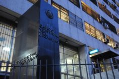 La Banca centrale dell'Uruguay descrive la tabella di marcia per la regolamentazione delle criptovalute - BancoCentral 236x157