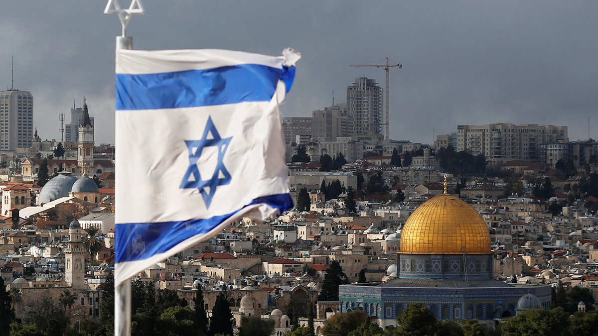 Israele applicherà le regole bancarie per l’antiterrorismo alle criptovalute - Israele  Flag and mosque