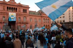 Gli argentini pagano di più per 1$ in Bitcoin o DAI che per un dollaro reale - argentina manifestazione contro governo 236x157