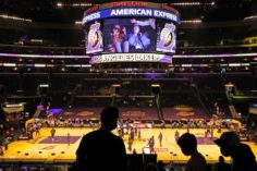 Lo Staples Center dei Lakers è stato rinominato CryptoCom Arena per un affare da 700 milioni di dollari - los angeles lakers tifosi 1 236x157