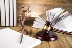 Un importante studio legale del Regno Unito accetta i pagamenti in criptovalute per i servizi legali - Avvocati Sentenze giustizia 236x157