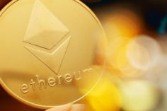 Ethereum corre. È arrivato il momento di investire? 20220324_Blog_Vitalik-Buterin-Ethereum-2.0-The-Merge--236x157 Ethereum corre. È arrivato il momento di investire?