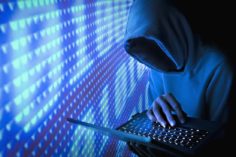 Un hacker ruba 180 milioni di dollari da Ethereum DeFi e dona i fondi all'Ucraina - attacco hacker 236x157