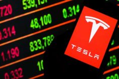 Perché le azioni Tesla hanno fatto un'inversione di marcia - azioni tesla 1 236x157