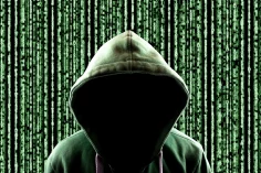 Hacker rubano 8 milioni di dollari di ETH tramite un attacco di phishing di Uniswap - hacker g74cd48f42 1920 236x157