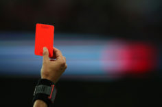 L'ASA mostra il cartellino rosso all'Arsenal FC per gli annunci ingannevoli sulle criptovalute - Generic referee red card soccer 236x157