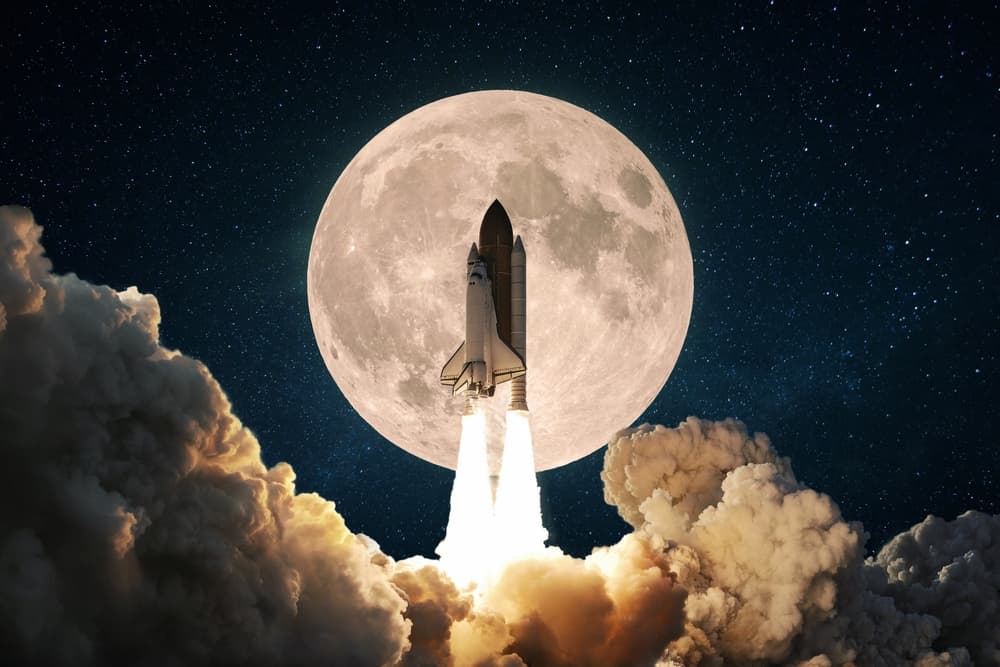 Tre criptovalute pronte a prendere il volo verso la luna! - rocketship flying to the moon